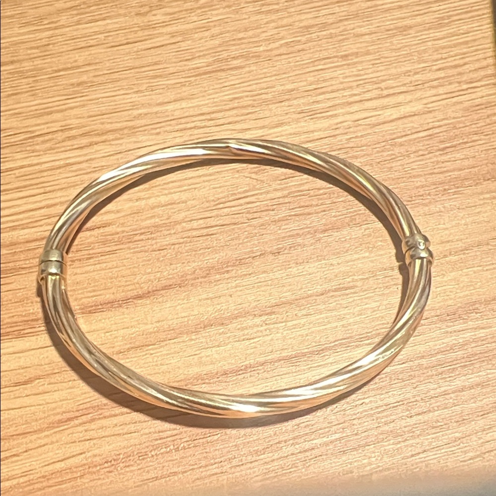 Elegant Twisted Gold-Tone Women’s Bracelet